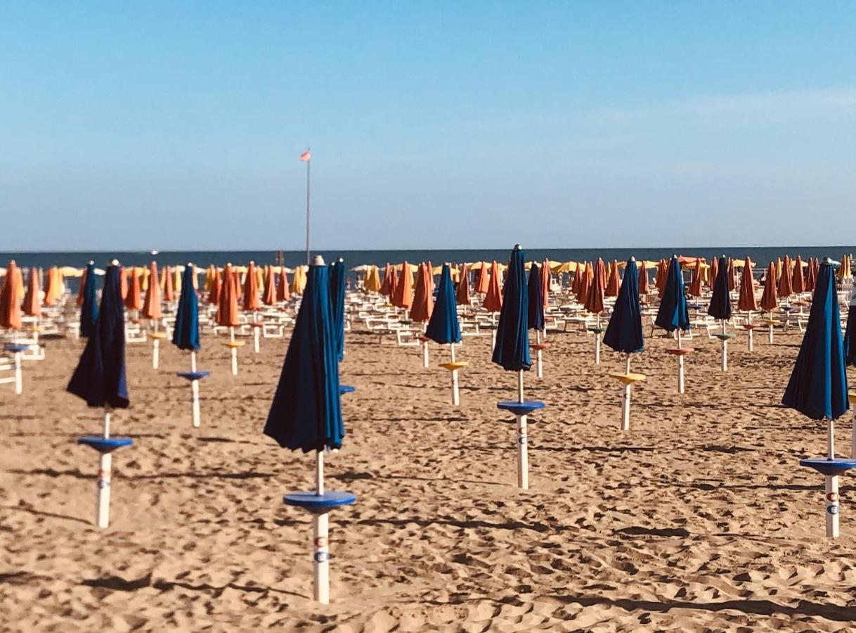 Nuovo Fronte Spiaggia, Terrazza Sul Mare E Piscina Lignano Sabbiadoro Eksteriør bilde